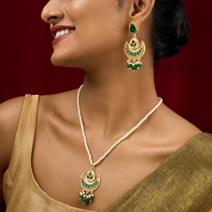 Teejh Dwana Gold Green Stones Necklace Set