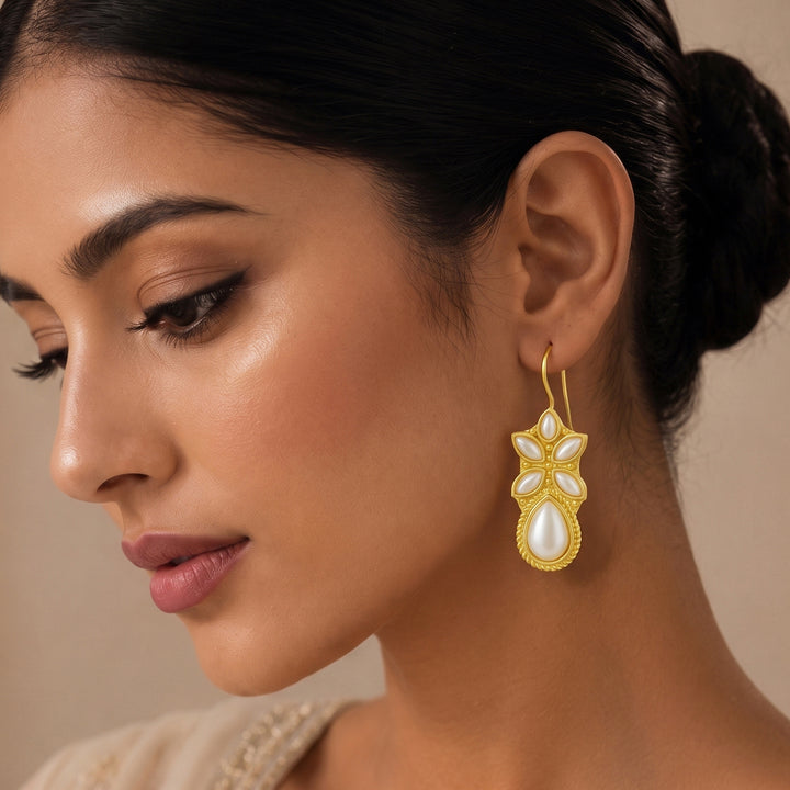 Teejh Perla Gold and White Pearl Earrings
