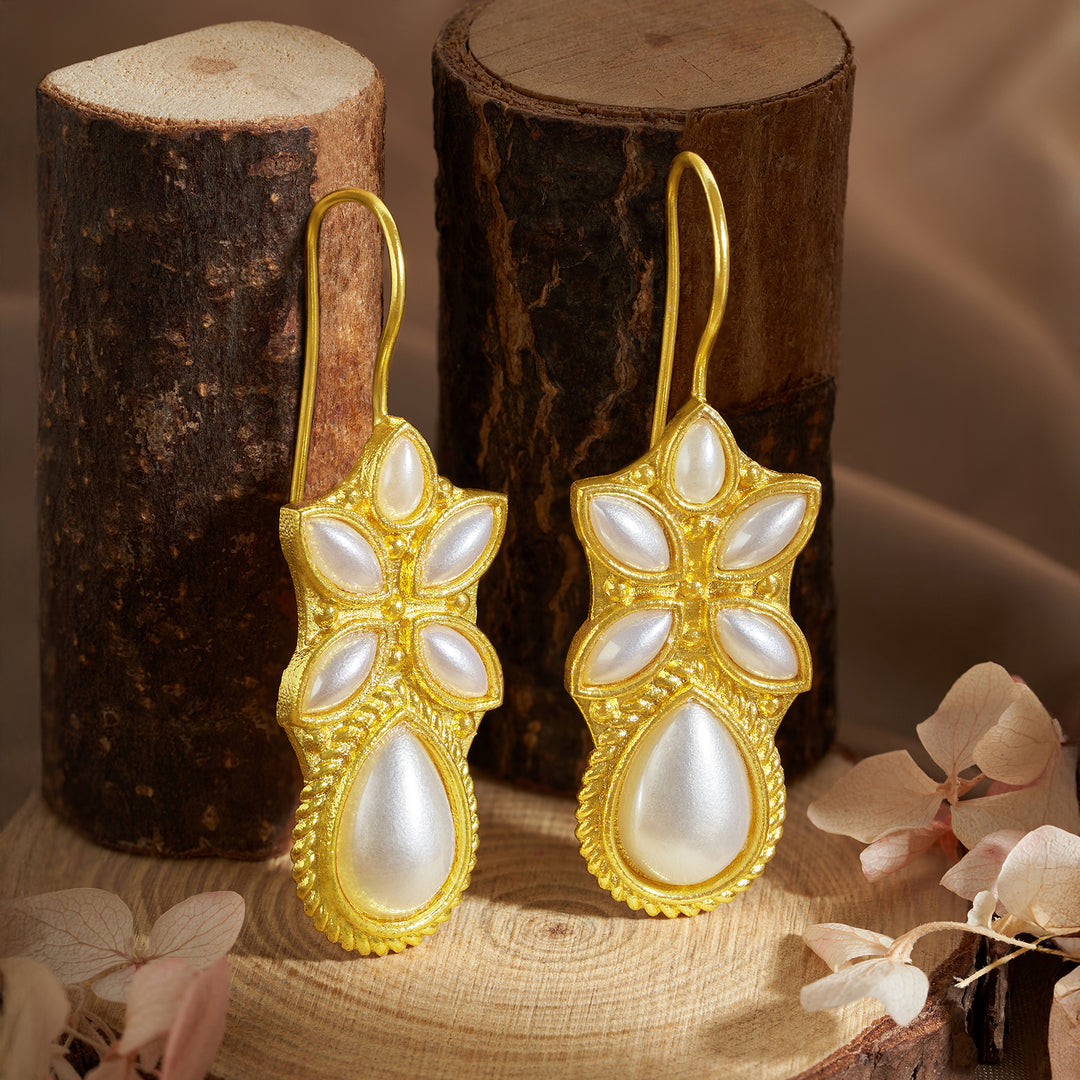 Teejh Perla Gold and White Pearl Earrings