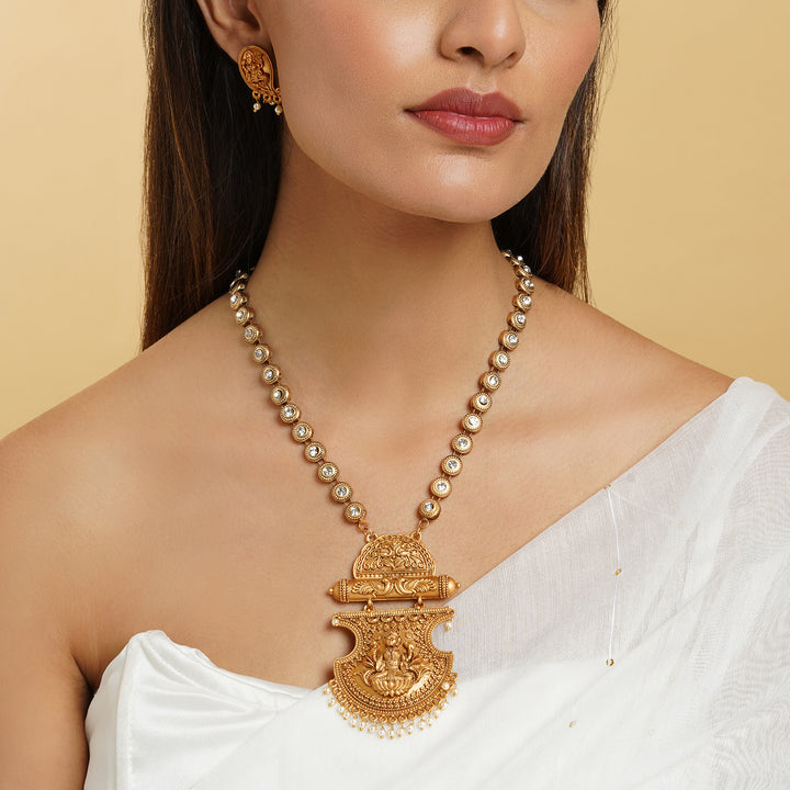 Teejh Kushan Gold And Necklace Set