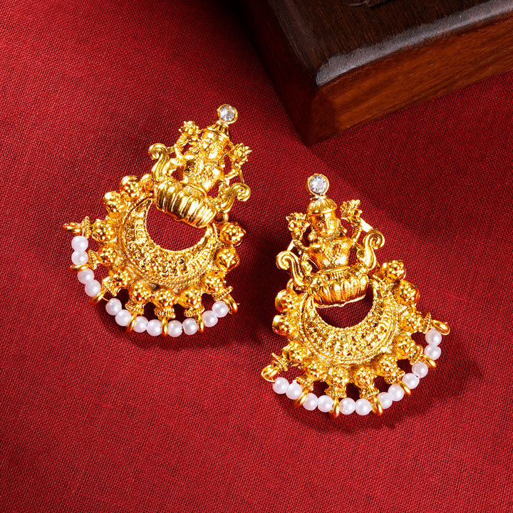 Teejh Aishna White Antique Gold Earrings