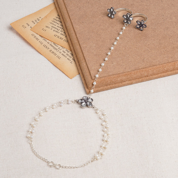 Teejh Roopali Silver Oxidised Hathphool