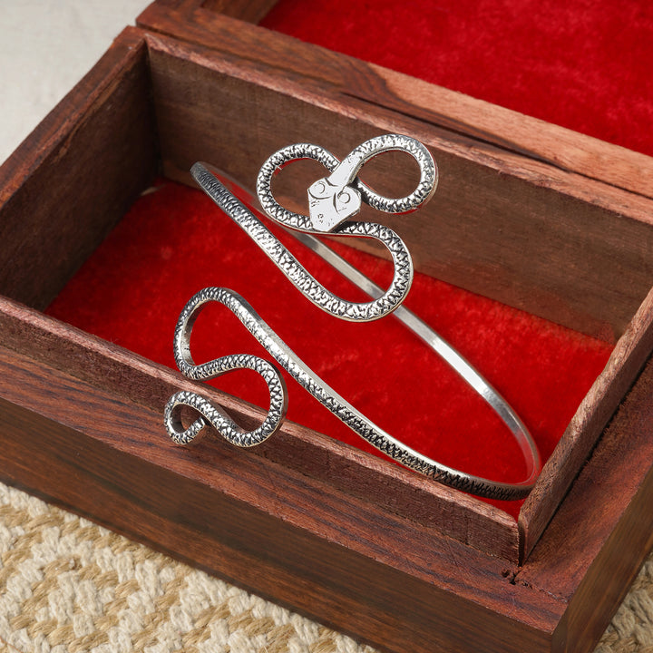Teejh Aaradhana Armlet