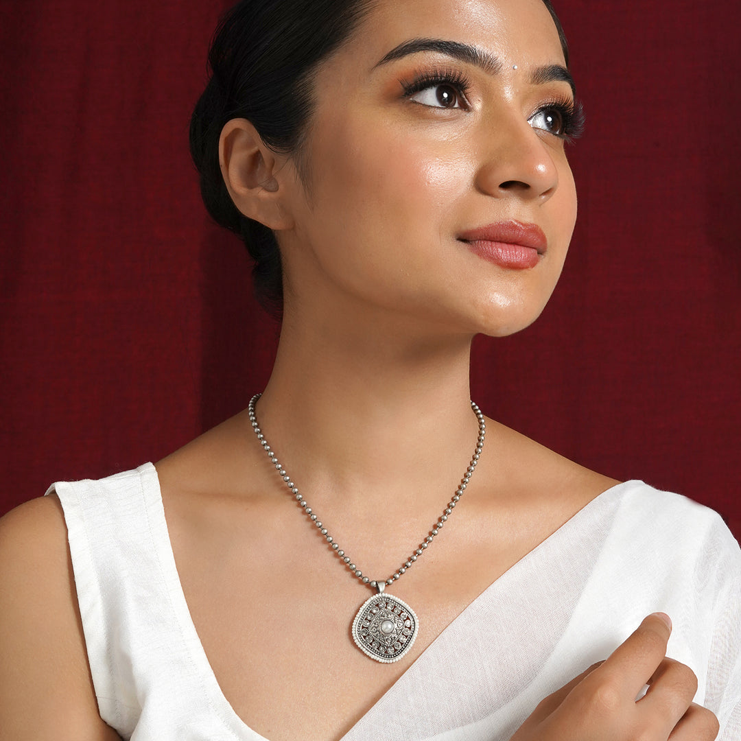 Teejh Jahanzeb Silver Oxidised White Pendant Chain