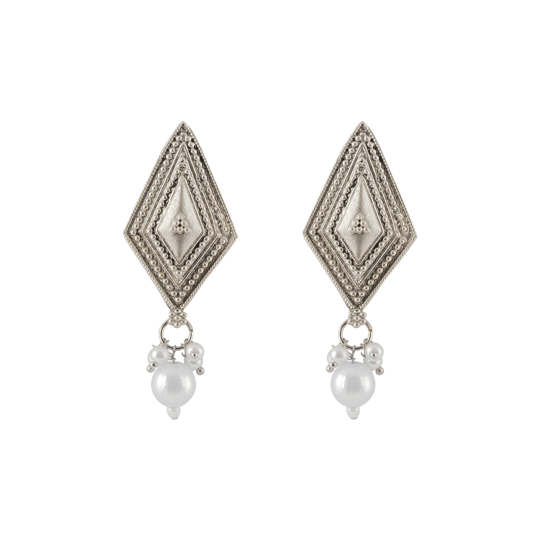 Teejh Sanghamitta Silver Oxidised White Necklace Set