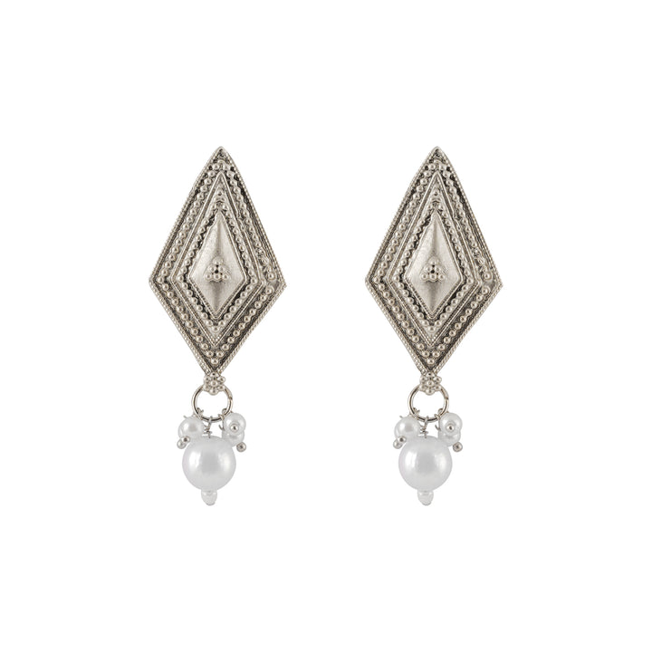 Teejh Sanghamitta Silver Oxidised White Necklace Set