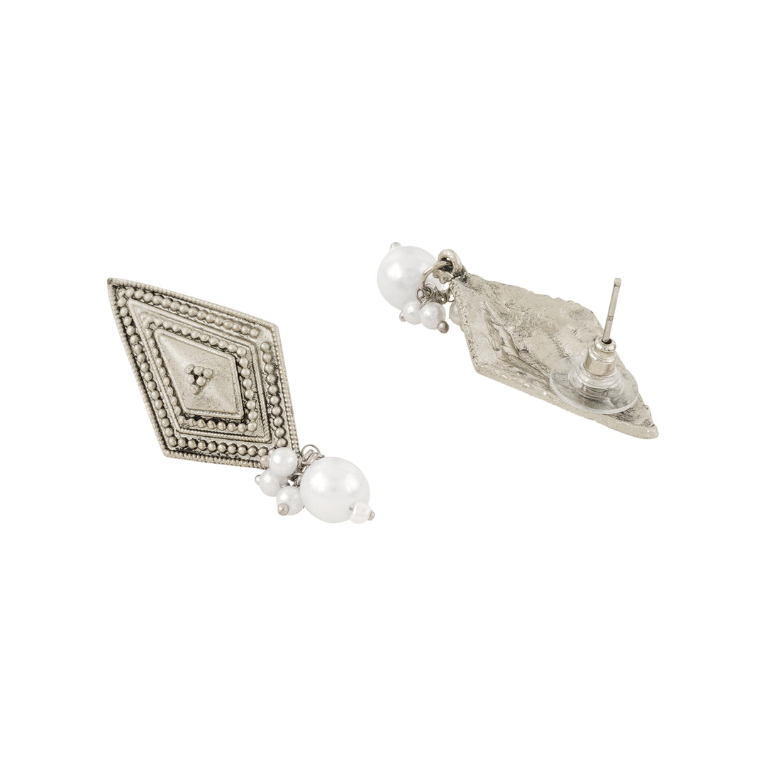 Teejh Sanghamitta Silver Oxidised White Necklace Set