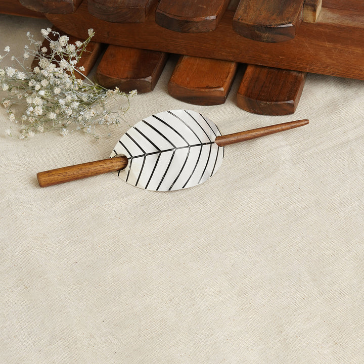 Teejh Reshmi Silver lossy Bun Stick