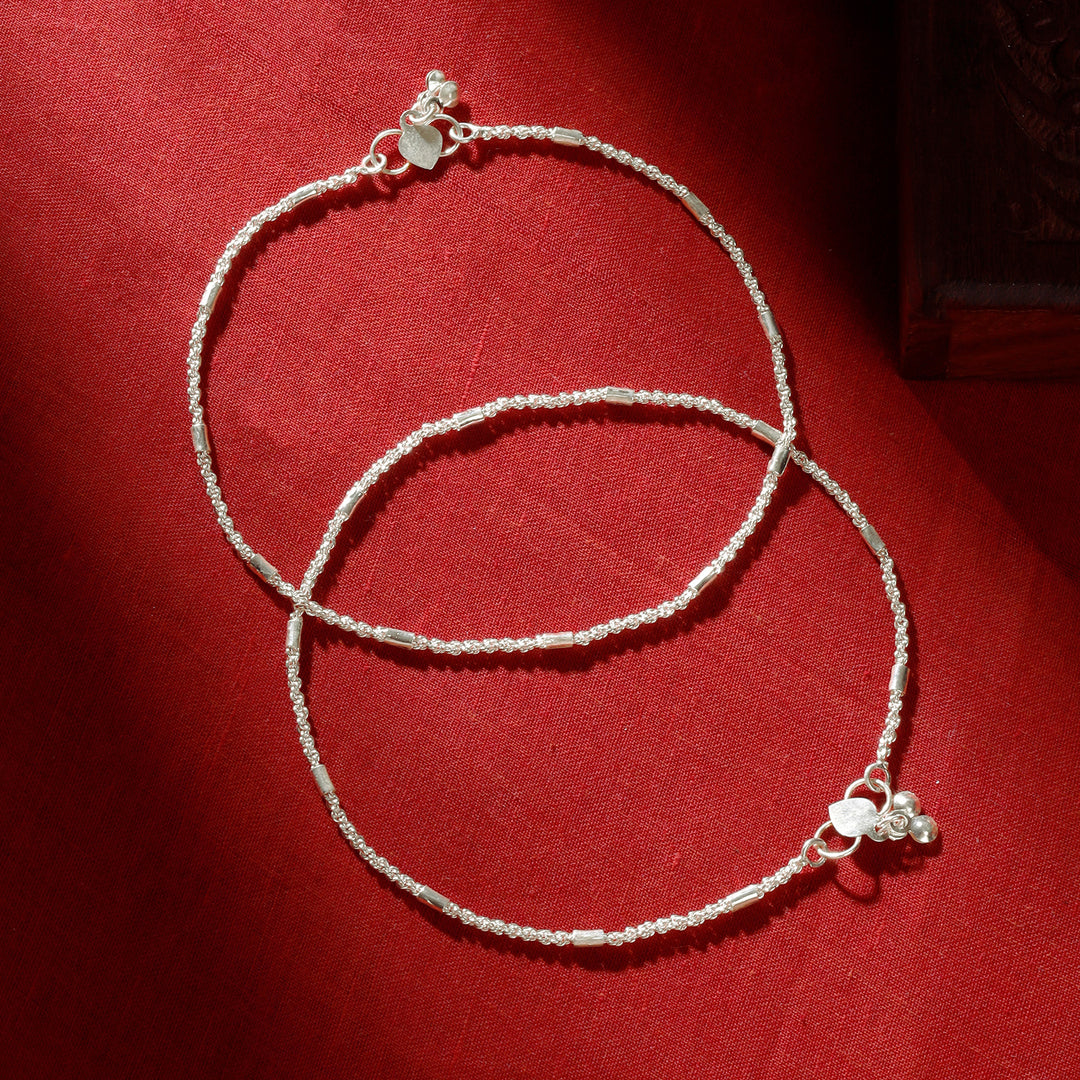 Teejh Priyamvadha Silver Payal