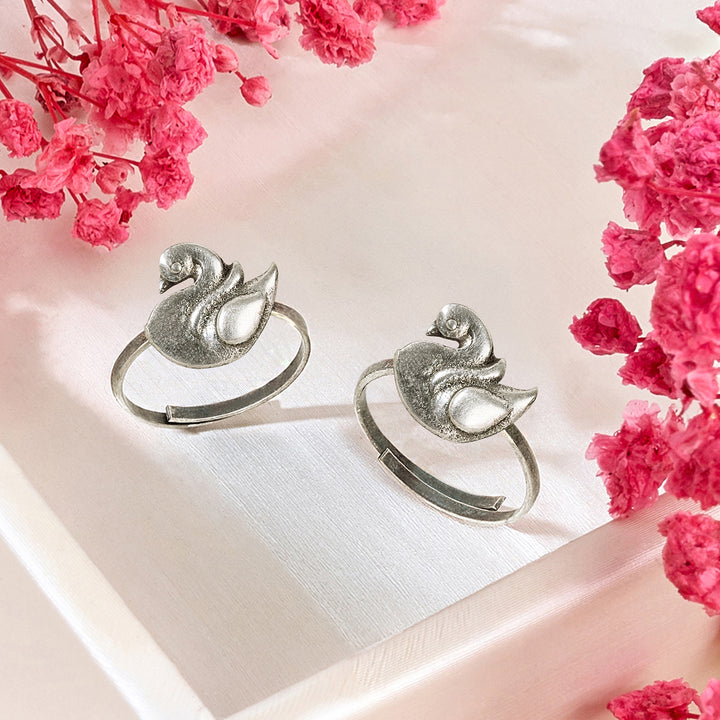 Teejh Siaara Silver Oxidised Toe Rings