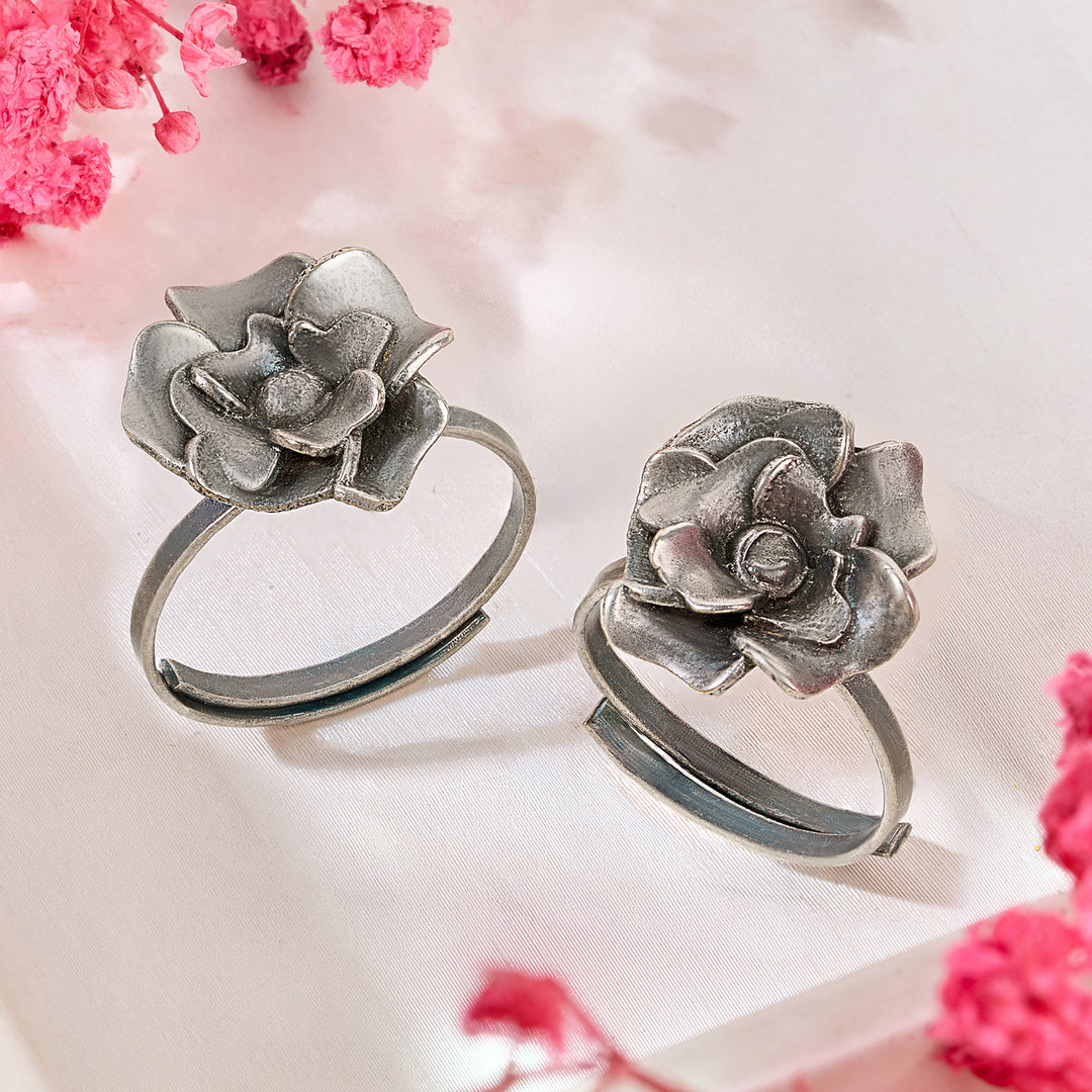 Teejh Vareesha Silver Oxidised Toe Rings