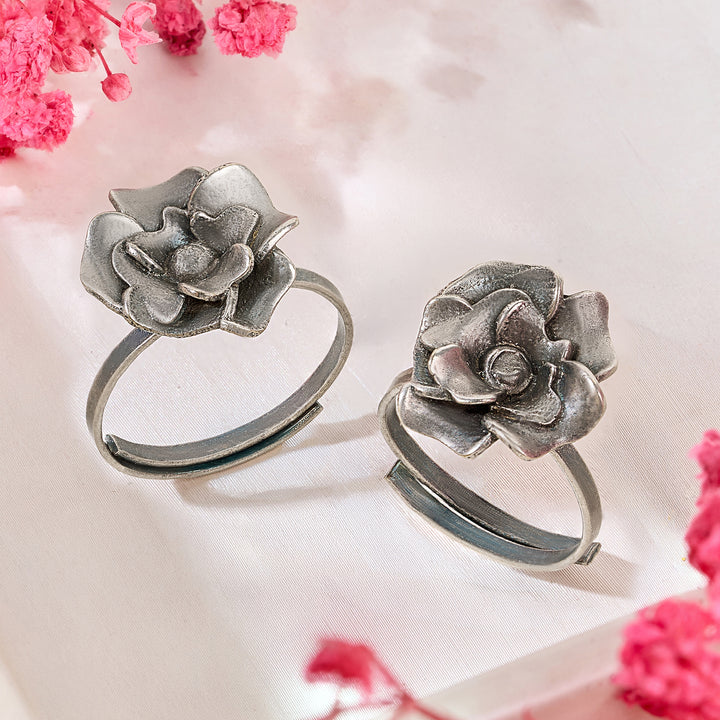 Teejh Vareesha Silver Oxidised Toe Rings