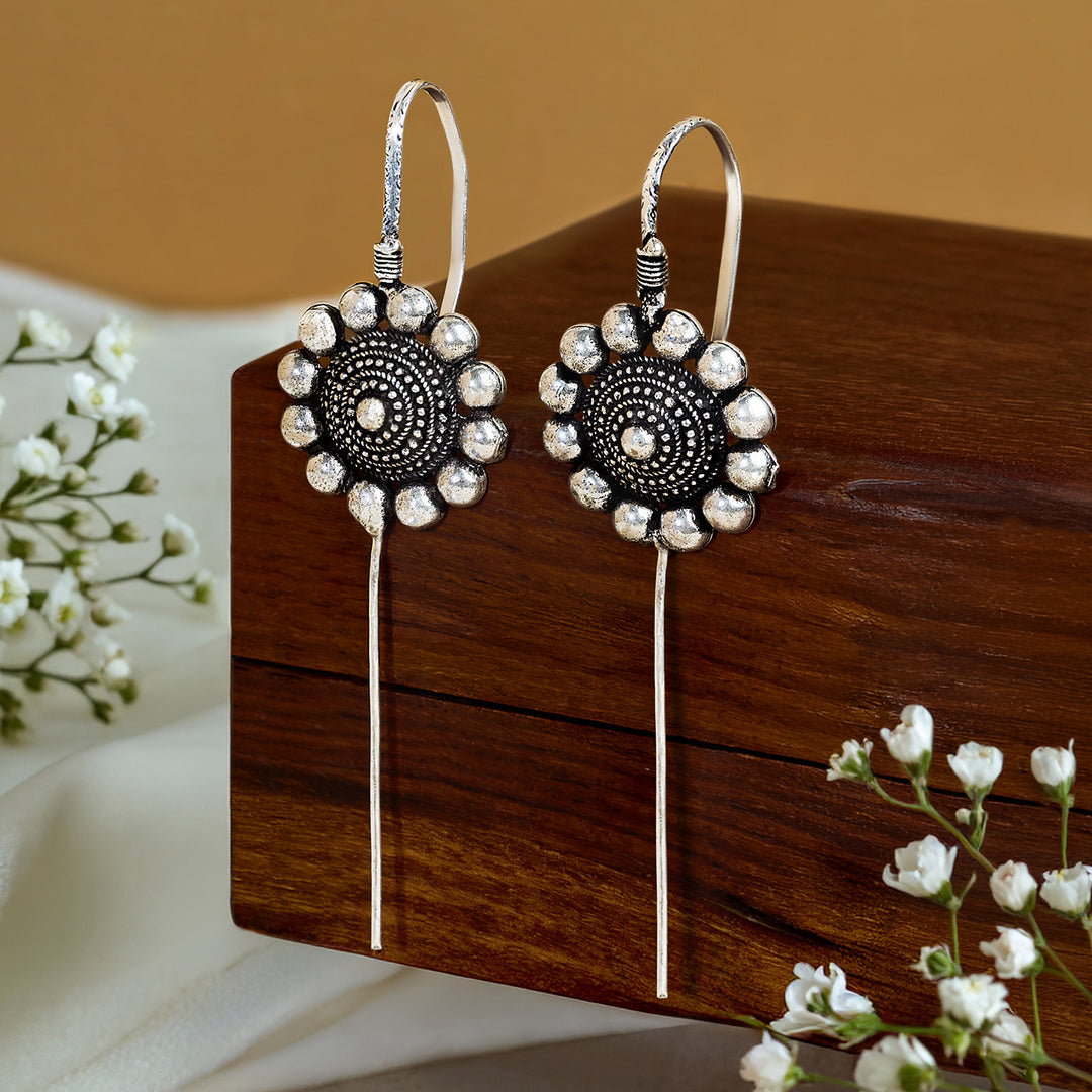 Chinmayi Silver Oxidised Earpin