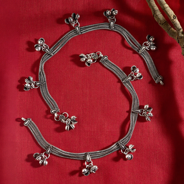 Aarna Silver Oxidised Anklet