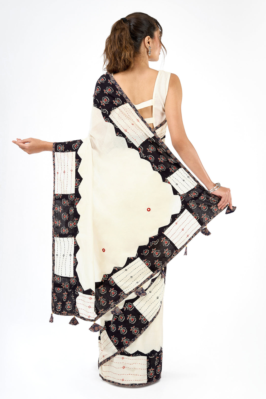 Kalvani Off White Applique &amp; Mirror Work Saree