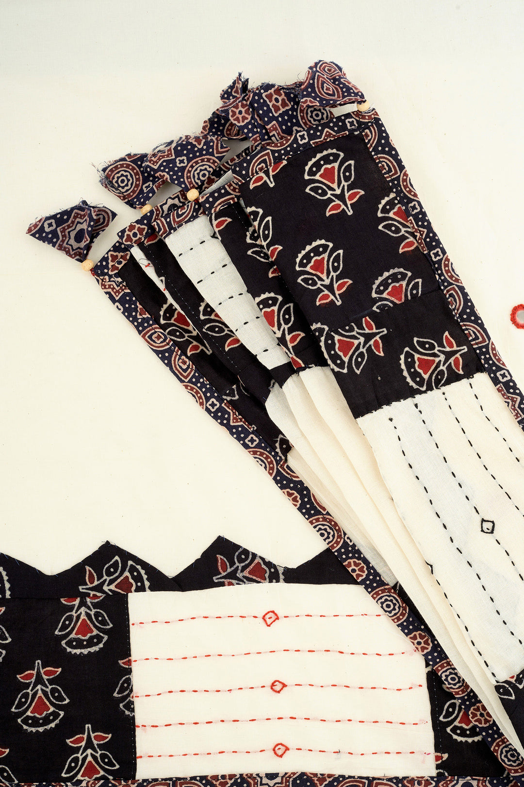 Kalvani Off White Applique &amp; Mirror Work Saree