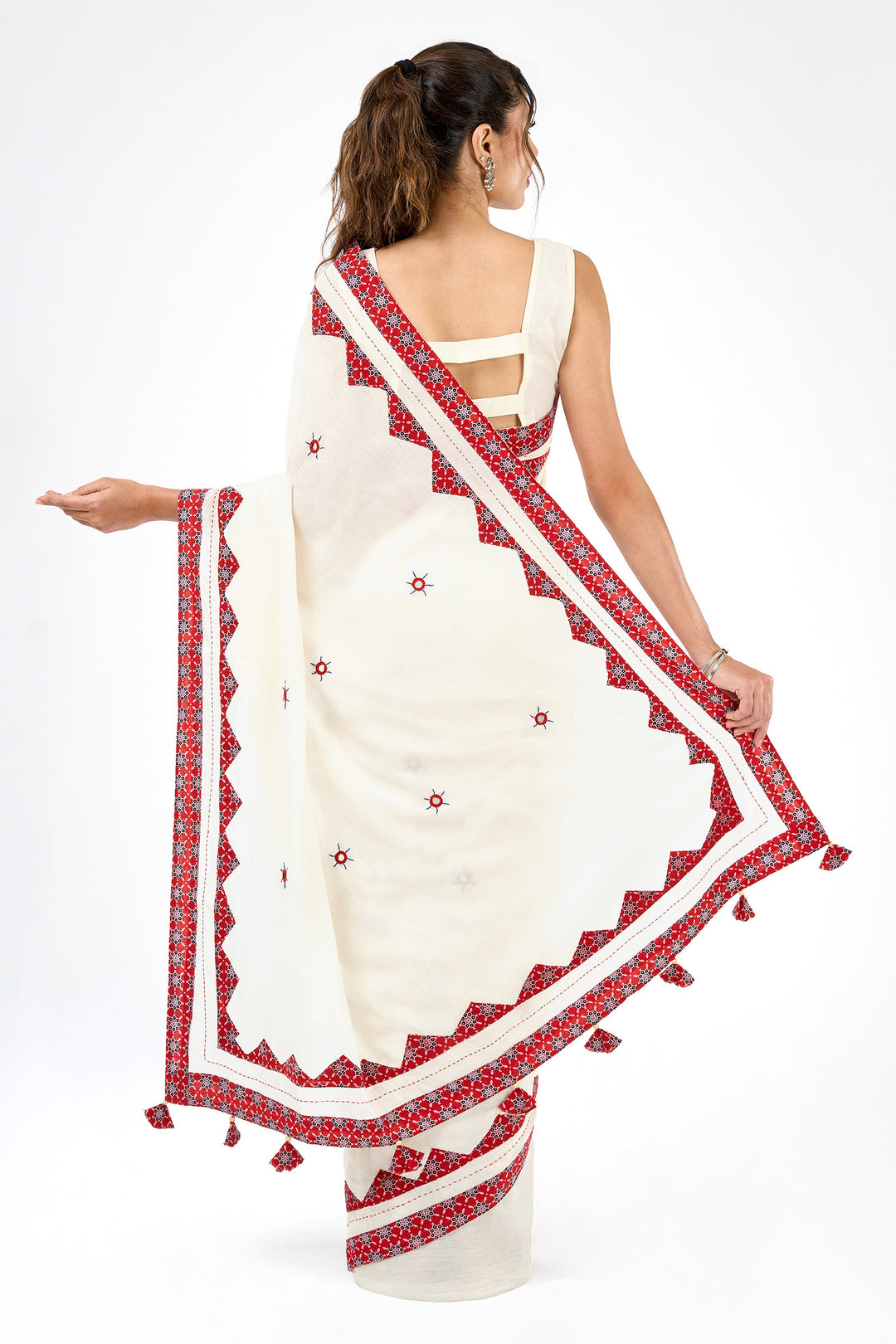 Somikaa Off White Applique &amp; Mirror Work Saree