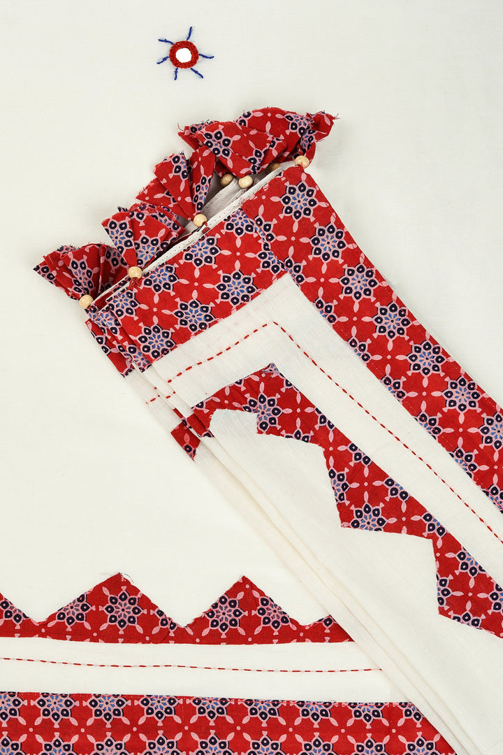 Somikaa Off White Applique &amp; Mirror Work Saree