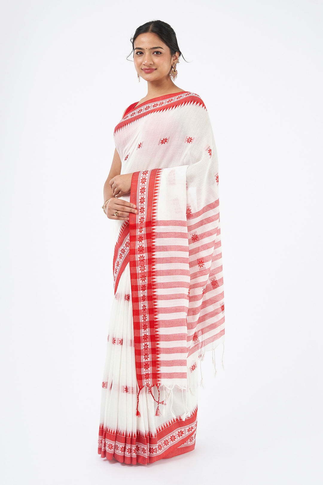 Teejh Deepanjali OffWhite &amp; Red Cotton Saree