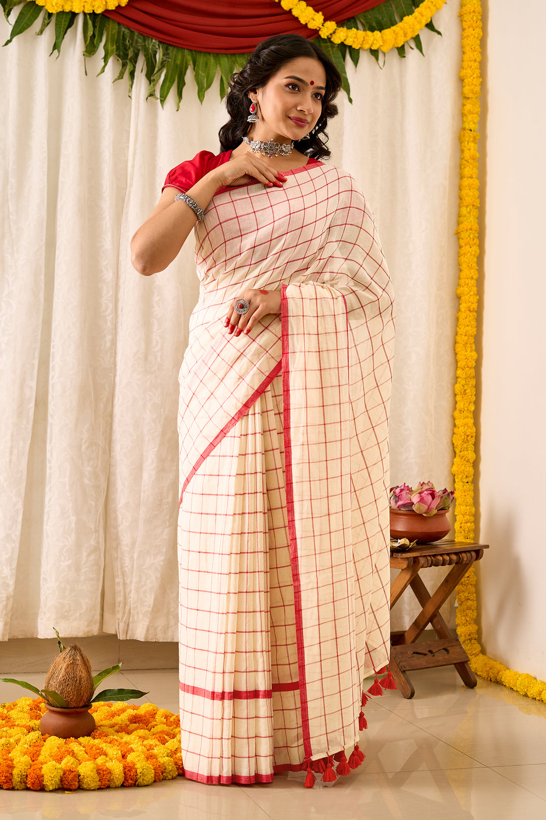 Teejh Agomoni OffWhite &amp; Red Cotton Saree