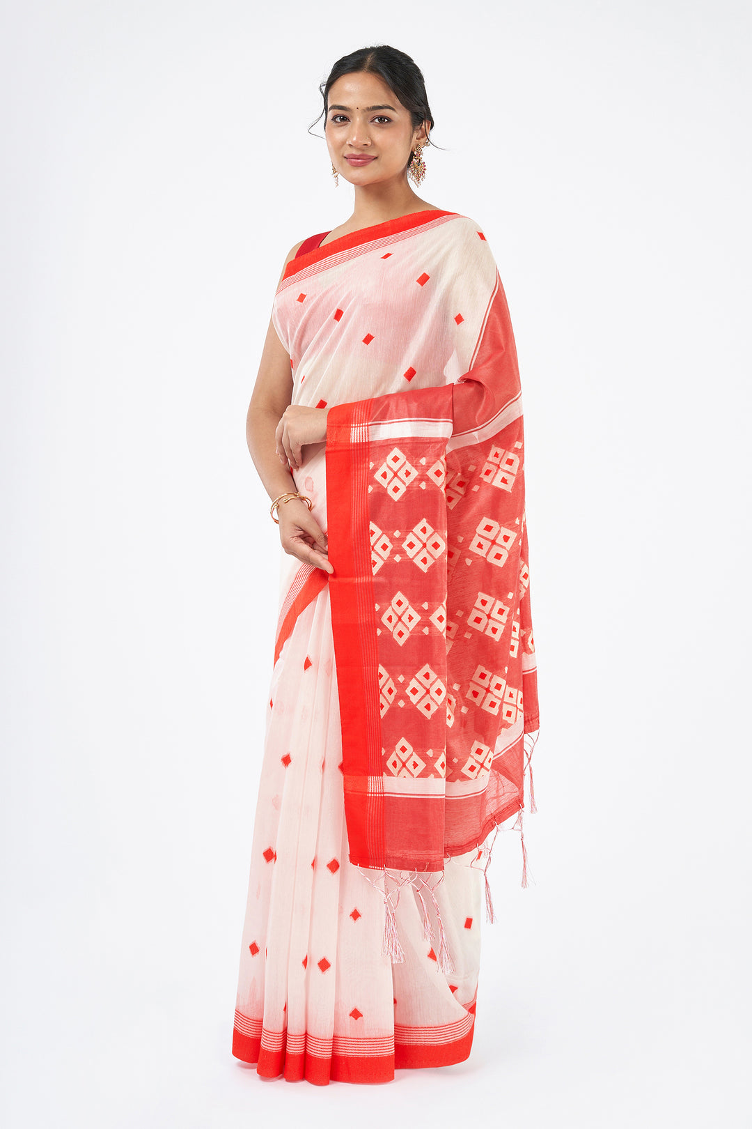 Teejh Shirodiya White &amp; Red Cotton Saree
