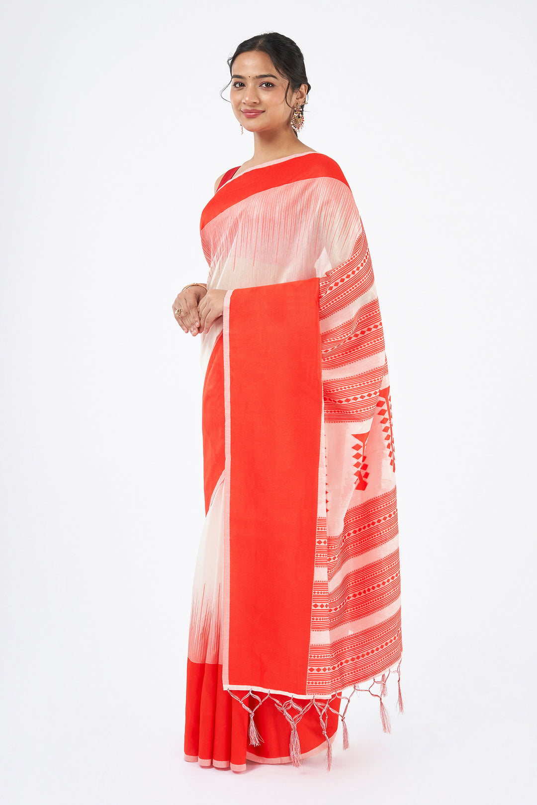 Teejh Ujjaini White &amp; Red Cotton Saree