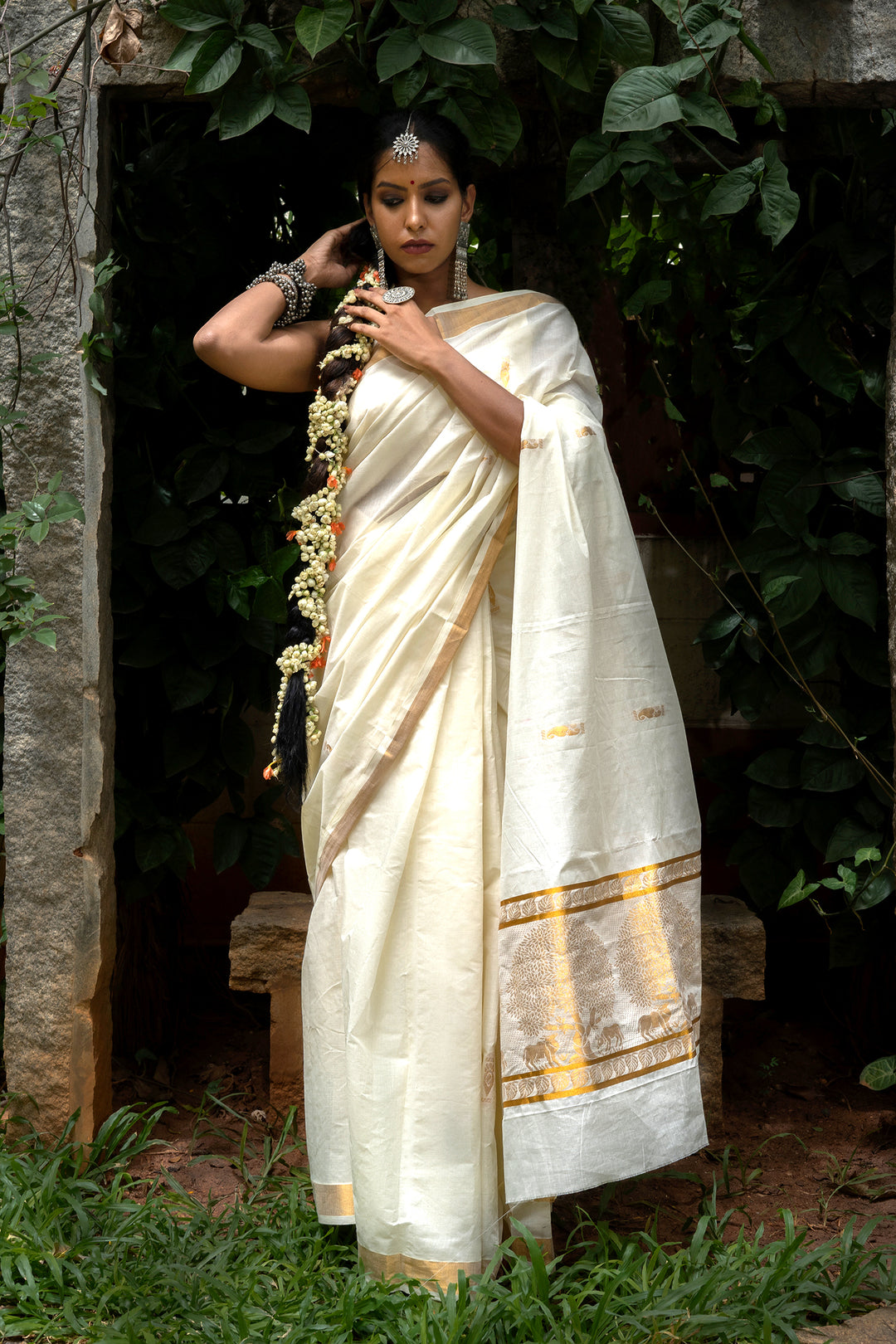 Teejh Priyasah White and Gold Kerala Cotton Kasavu Saree