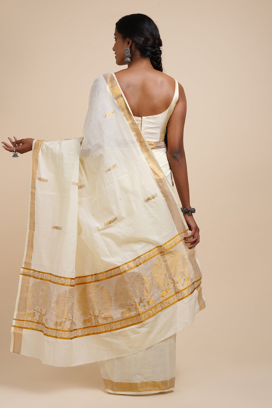 Teejh Priyasah White and Gold Kerala Cotton Kasavu Saree