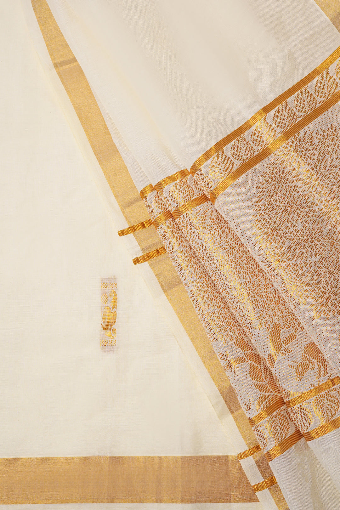 Teejh Priyasah White and Gold Kerala Cotton Kasavu Saree