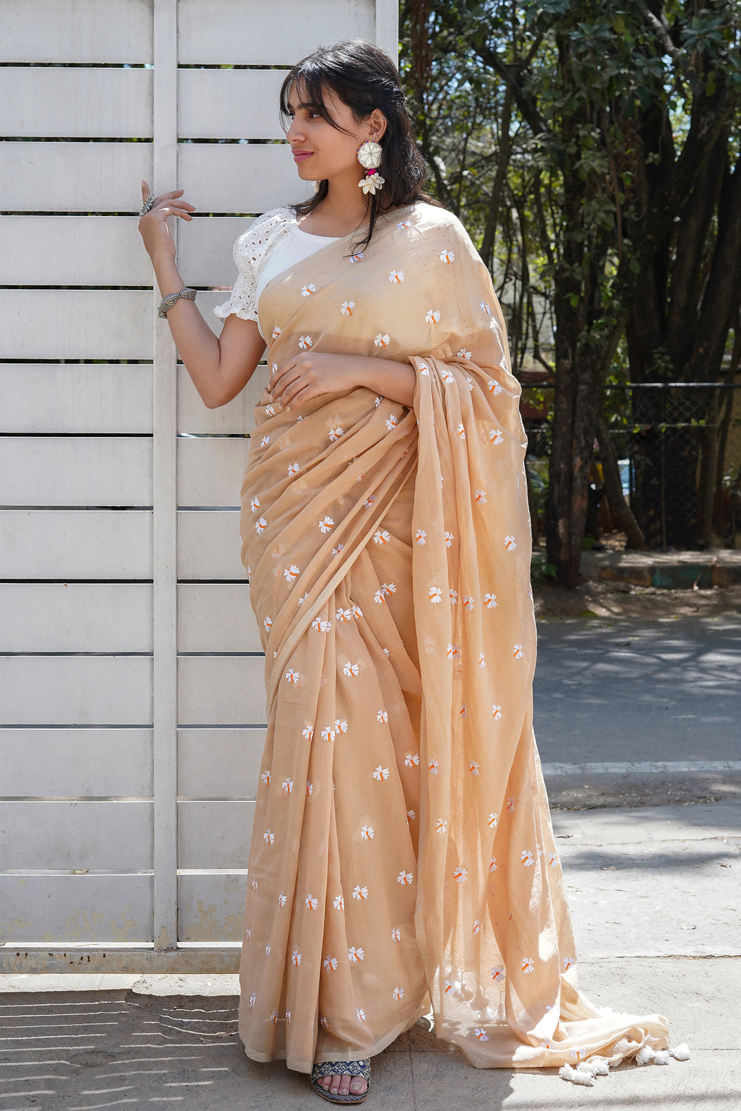 Teejh Reiya Beige Embroidered Mulmul Cotton Saree