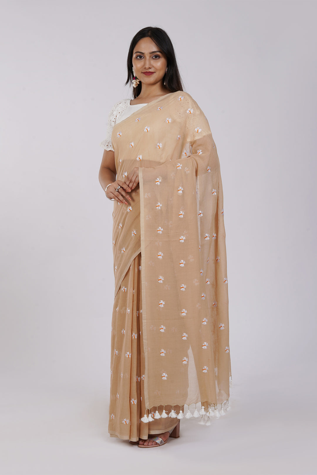 Teejh Reiya Beige Embroidered Mulmul Cotton Saree