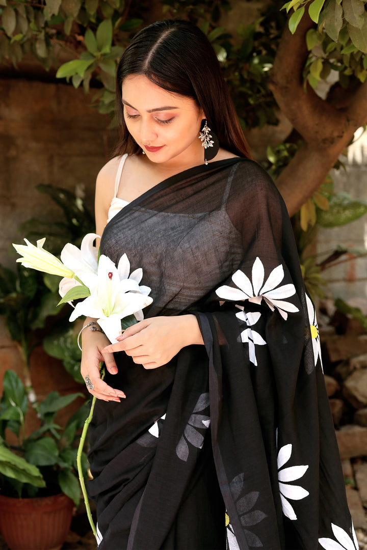 Teejh Kusuma Black and White Mul Cotton Printed Saree