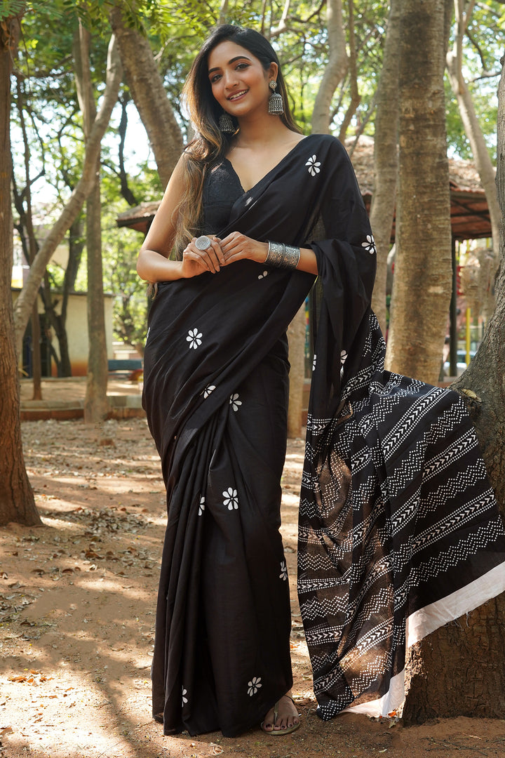 Teejh Shakuntala Mulmul Cotton Saree