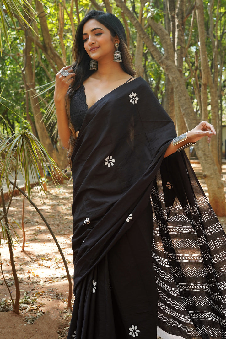 Teejh Shakuntala Mulmul Cotton Saree
