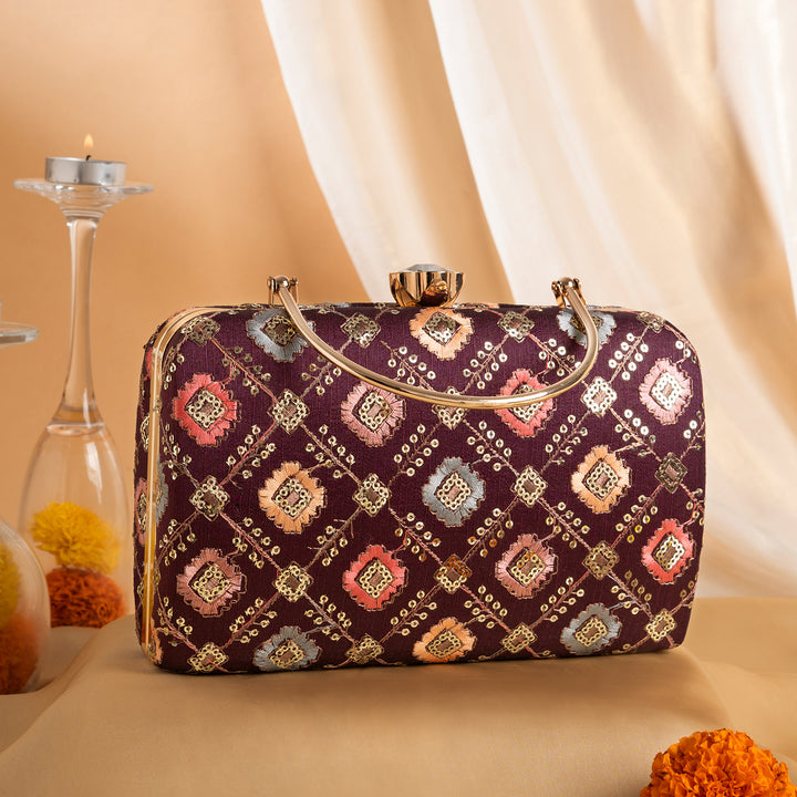 Teejh Sariyat Threadwork Clutch