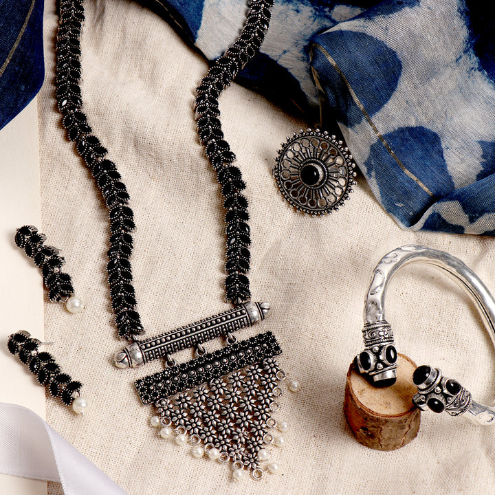 Teejh Zehar Black Metallic Silver Oxidized Jewelry Gift Set