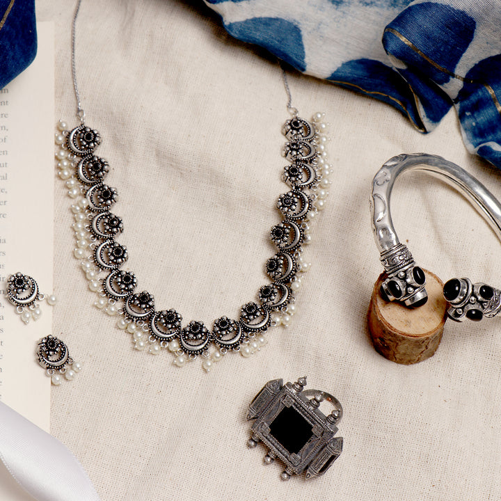 Teejh Leela Black Metallic Silver Oxidized Gift Set