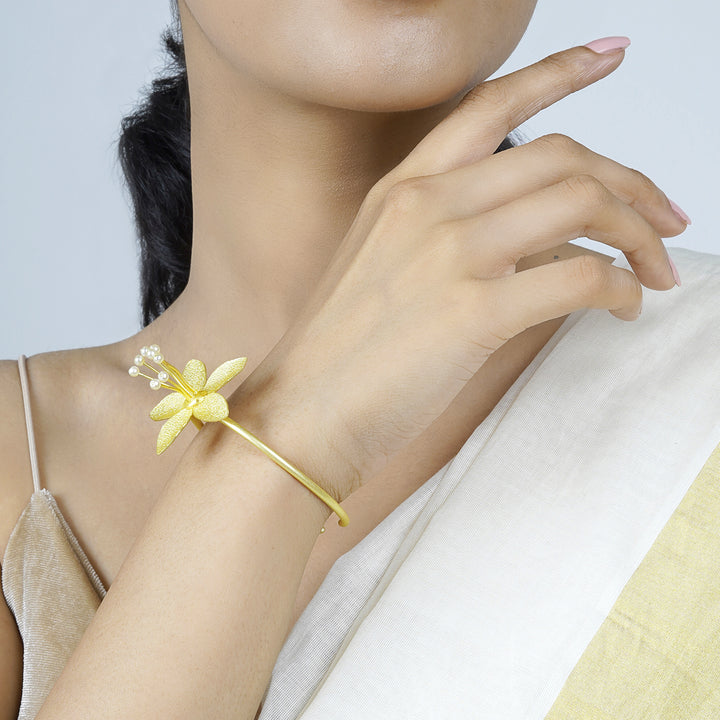 Teejh Utpala Floral Bracelet