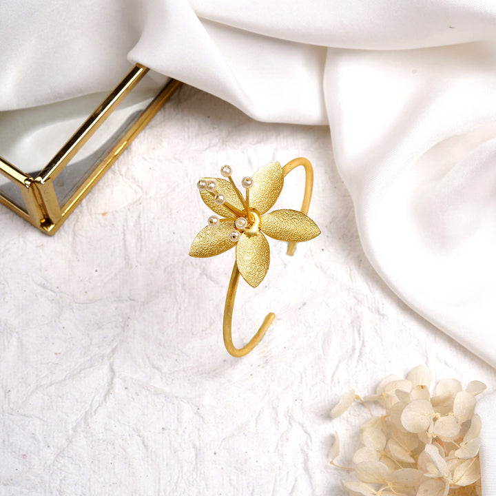 Teejh Utpala Floral Bracelet