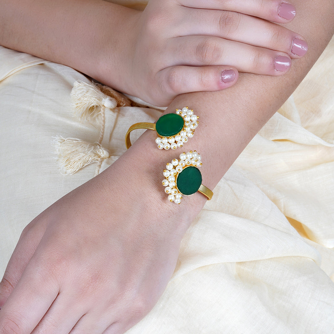 Teejh Piyali Green Studded Pearl Bracelet