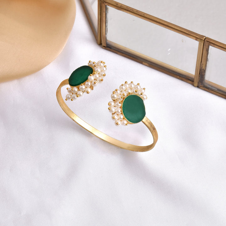 Teejh Piyali Green Studded Pearl Bracelet