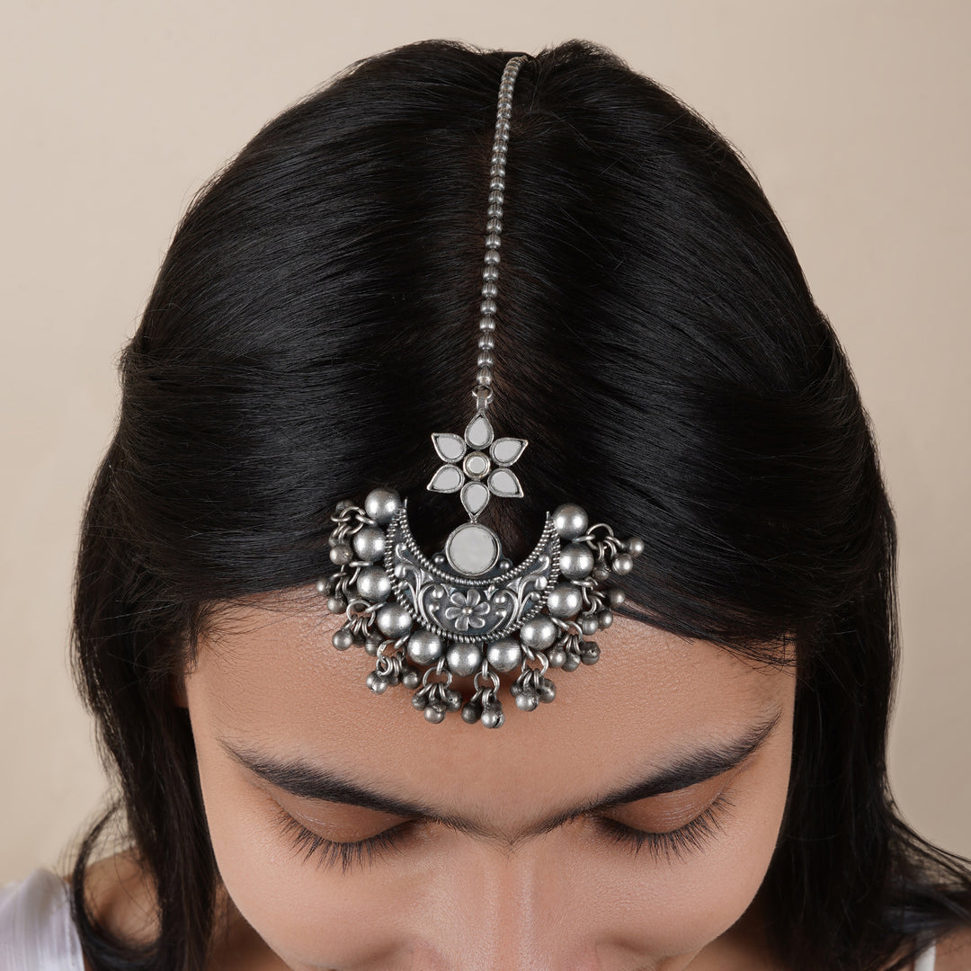 Teejh Iditri White Silver Oxidised Maang Tika