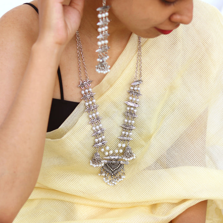 Teejh Nyra Long Necklace Set