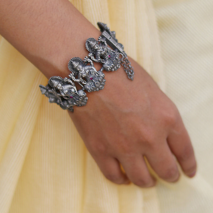 Teejh Sudha Red Stone Silver Oxidised Bangle