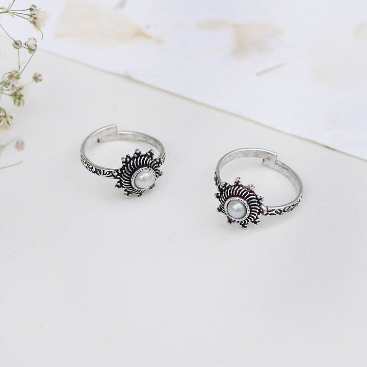 Teejh Aashvi White Silver Oxidised Toe Rings