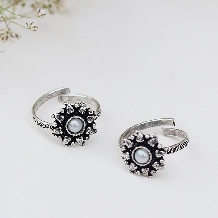 Teejh Miraya White Stone Silver Oxidised Toe Rings