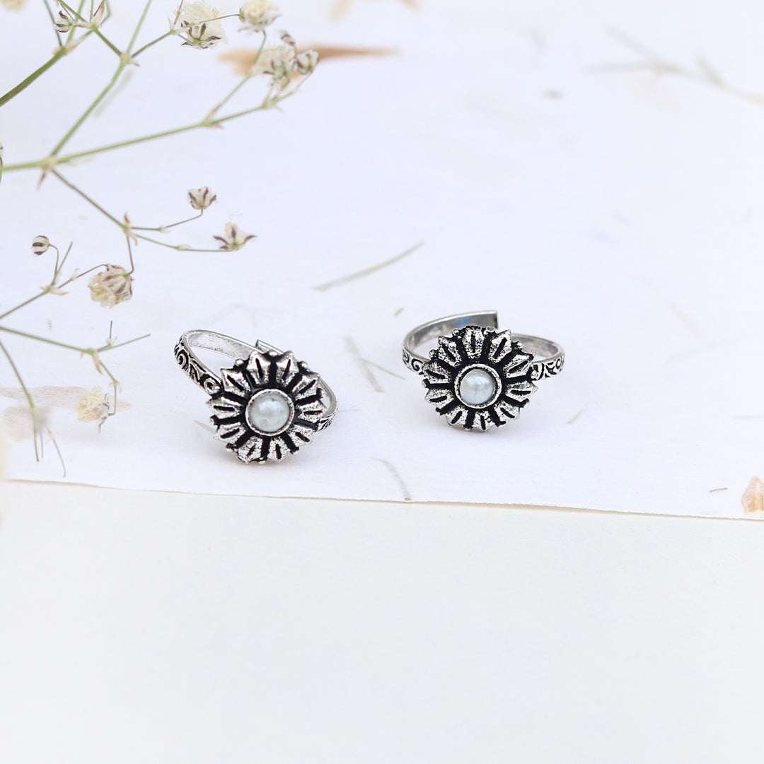 Teejh Siya White Stone Silver Oxidised Toe Rings