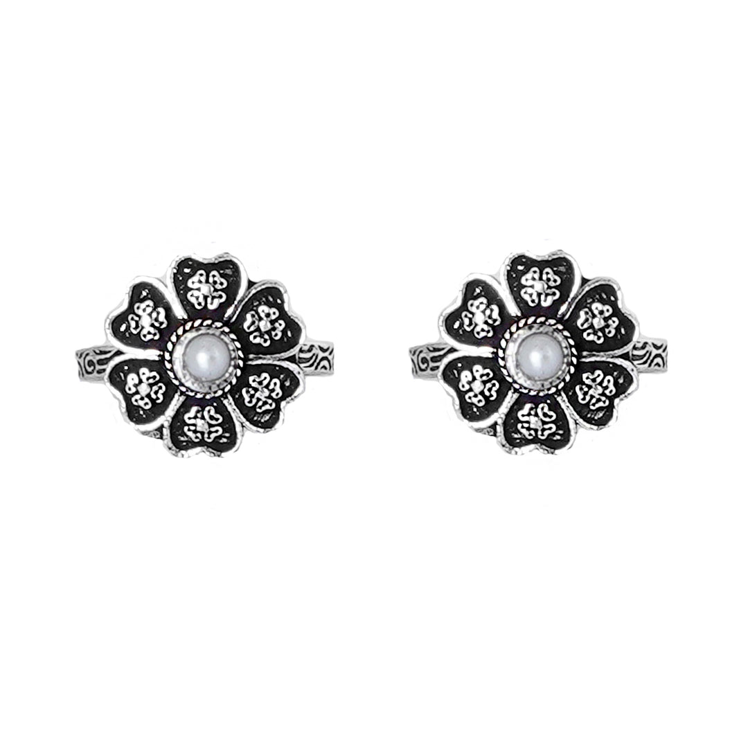Teejh Ruhi White Stone Silver Oxidised Toe Rings