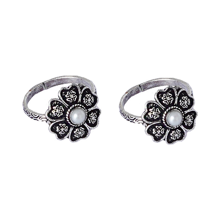 Teejh Ruhi White Stone Silver Oxidised Toe Rings
