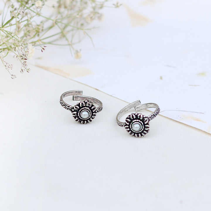 Teejh Kaina White Stone Silver Oxidised Toe Rings
